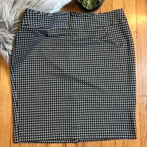 Plus Size Houndstooth Pencil Skirt
